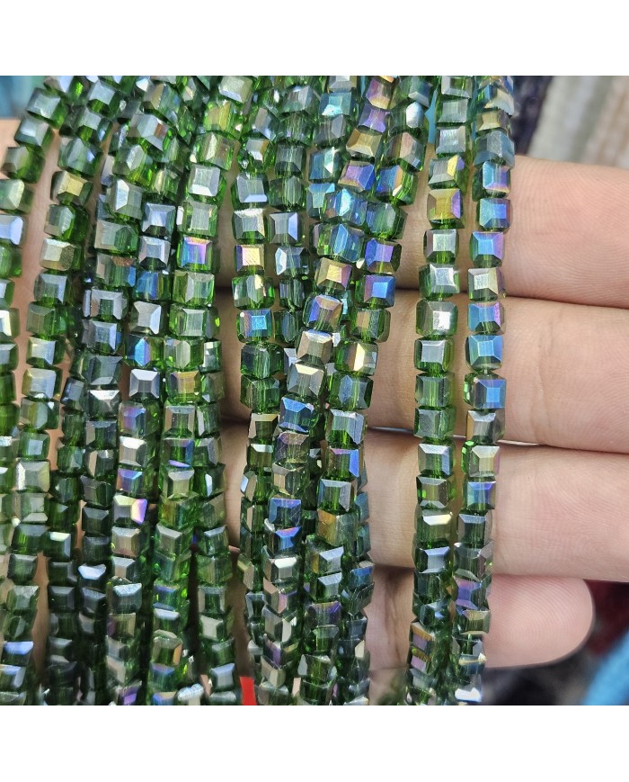 4mm İpe Dizili Küp Kristal Boncuk Metalik Kaplama Janjanlı Zümrüt Yeşili - 1 Dizi
