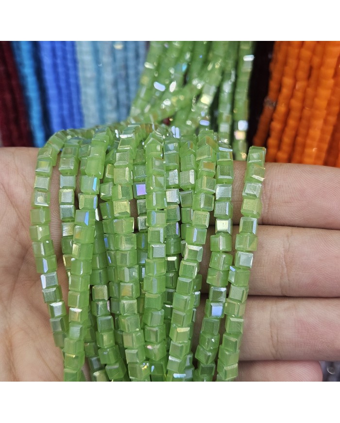 4mm İpe Dizili Küp Kristal Boncuk Şeffaf Janjanlı Yeşil - 1 Dizi
