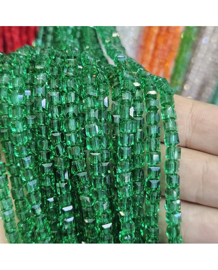 İpe Dizili Küp Kristal Boncuk - Zümrüt Yeşili - 4mm