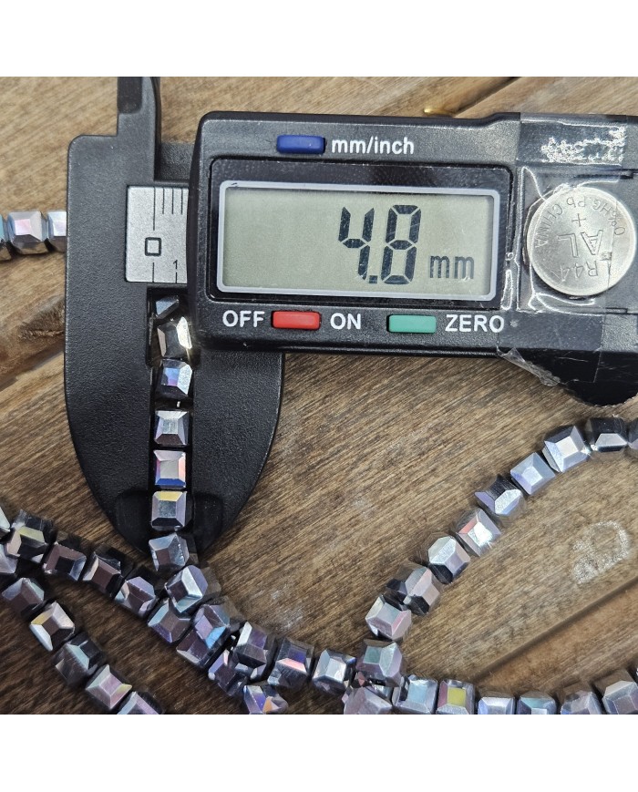 5 Adet İpe Dizili Küp Kristal Boncuk - Janjanlı Siyah ve Gold -