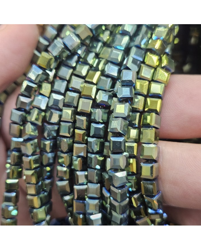 5 Adet İpe Dizili Küp Kristal Boncuk - Çim Yeşili - 5mm