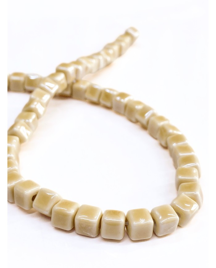 İpe Dizili Seramik Boncuk Krem Küp 5mm - 1 Dizi