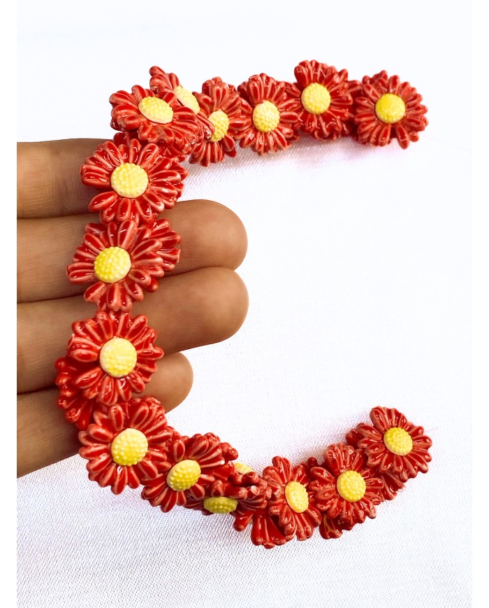 İpe Dizili Seramik Boncuk Kırmızı Papatya 17m