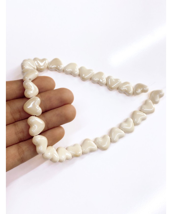 İpe Dizili Seramik Boncuk Beyaz Kalp 15mm
