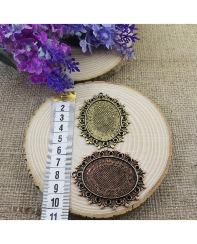 Kolye Ucu - Kenarı Şekilli Eskitme Oval Antik Sarı