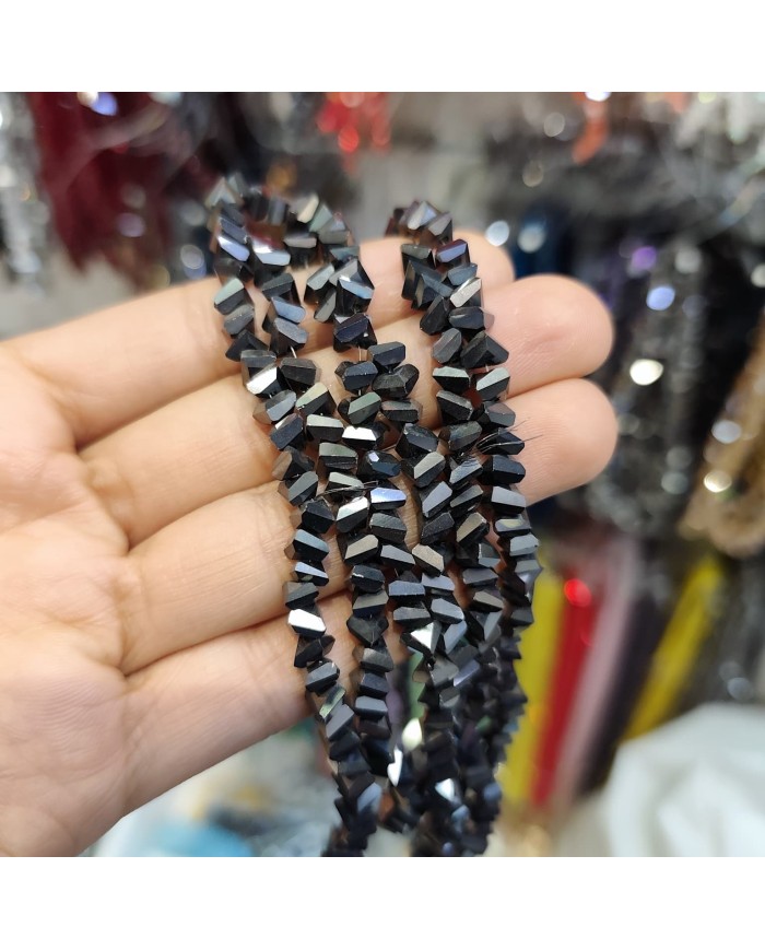 6mm İpe Dizili Üçgen Kristal Boncuk Metalik Kaplama Siyah - 1 Dizi