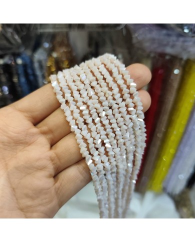 4mm İpe Dizili Üçgen Kristal Boncuk Mat Beyaz - 1 Dizi